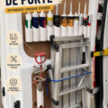 Un van aménagé avec un intérieur confortable et pratique