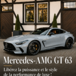 Mercedes-AMG GT 63 sur une route panoramique, mettant en valeur son design élégant et sportif.