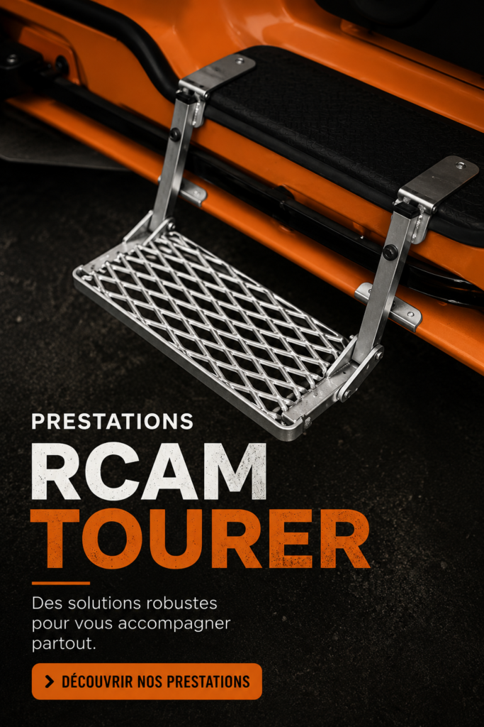 Un R'Cam Tourer sur la route, offrant des prestations de voyage confortables.