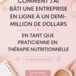Femme souriante travaillant sur son ordinateur pour son entreprise de nutrition en ligne.