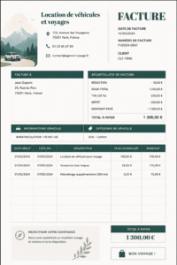 Femme souriante prenant en charge une voiture de location pour son voyage