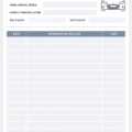 Un carnet d'entretien automobile ouvert avec des notes et dates d'entretien sur une table.