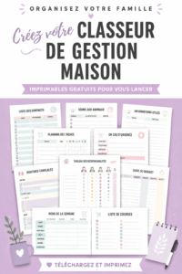 Classeur de gestion familiale ouvert sur une table avec des crayons et des modèles printables.
