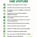 Femme souriante à côté de sa nouvelle voiture dans un environnement urbain