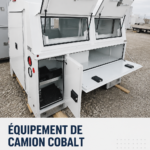 Un camion professionnel équipé de divers outils cobalt, illustrant la gestion de flotte.