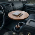 Une table de voiture et un kit de rangement pratiques présentés dans un intérieur de voiture ordonné.