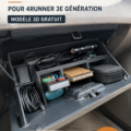 Boîte à gants bien organisée d'un 4Runner avec documents et accessoires
