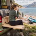 Un van aménagé avec un kit pratique et accueillant