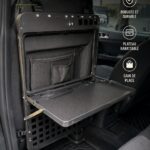 Organisateur de siège arrière dans une voiture, pratique et fonctionnel